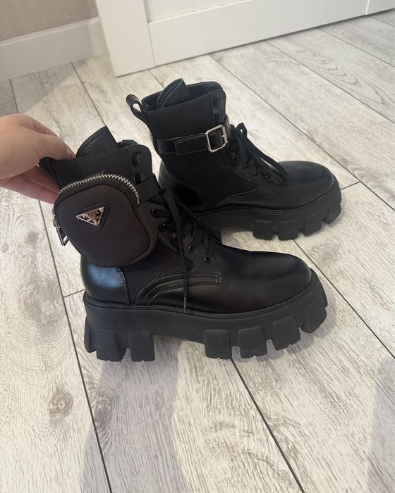 Ботинки Prada черные