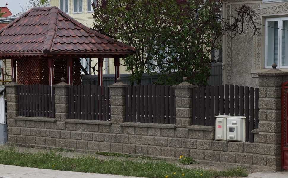 Garduri si porti stil jaluzea, sipca metalica, tabla cutata