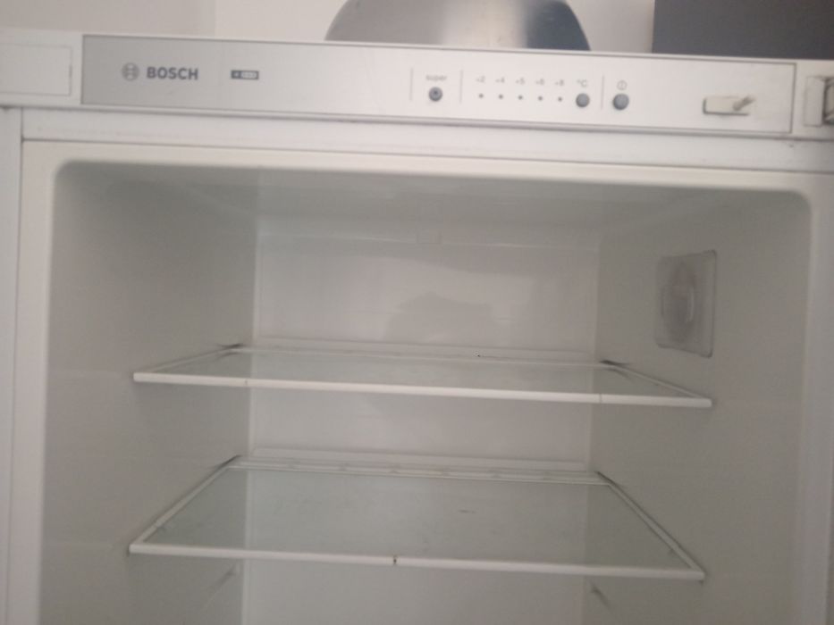 Xolodilnik srochni sotiladi Bosch