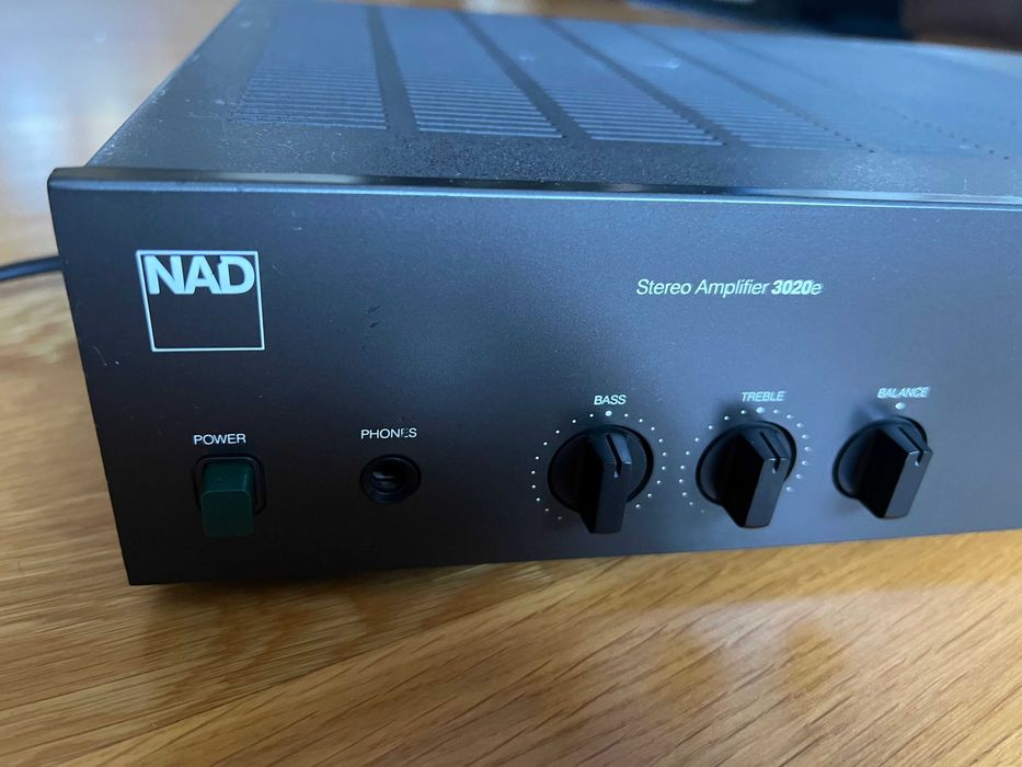 Усилвател NAD 3020 e