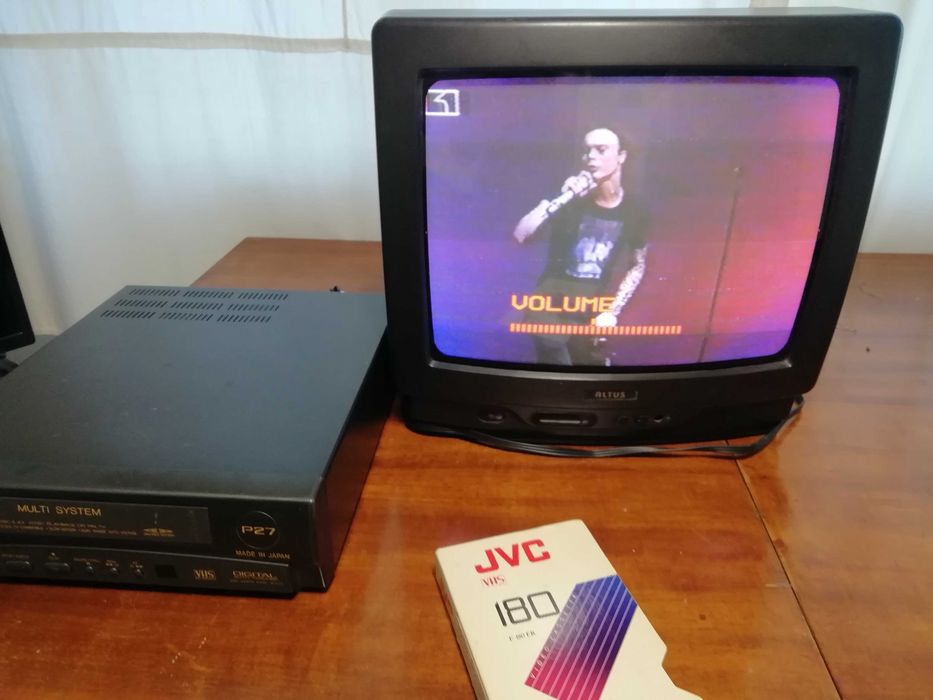 телевизор Altus , работещ