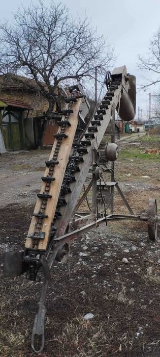 Български лопатков-зърно товарач