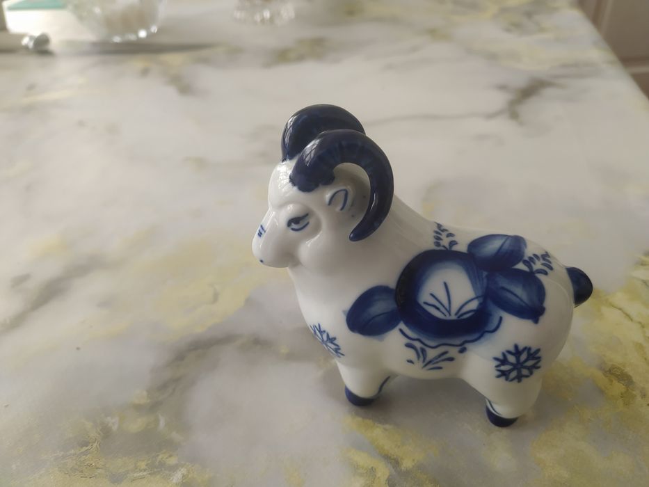 Статуэтка цветная