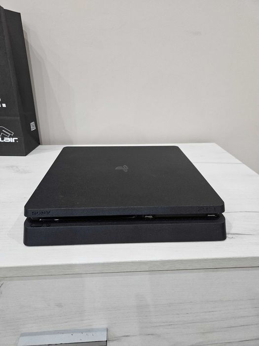 Ps4 slim с два оригинални джойстика