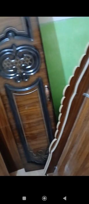 Шифоньер отличная из хорошего качества и стол