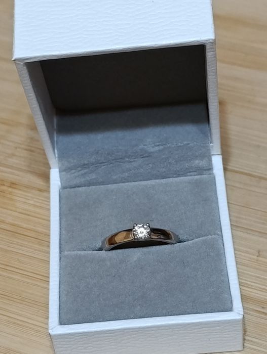 Сребърен пръстен с мойсанит