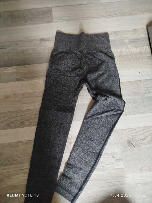 Дамски клин оформящ дупето.