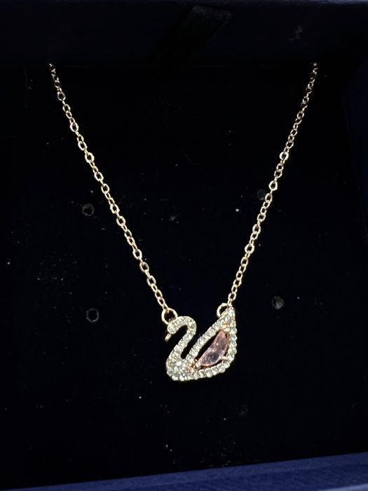Колие Swarovski Pink “Swan” Розово / С Покупен документ