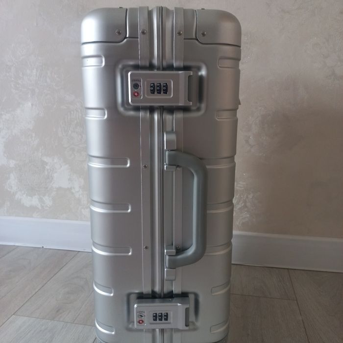 Чемодан дорожного