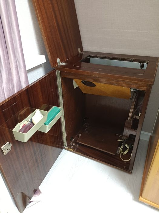 Продам швейную машинку "Чайка"