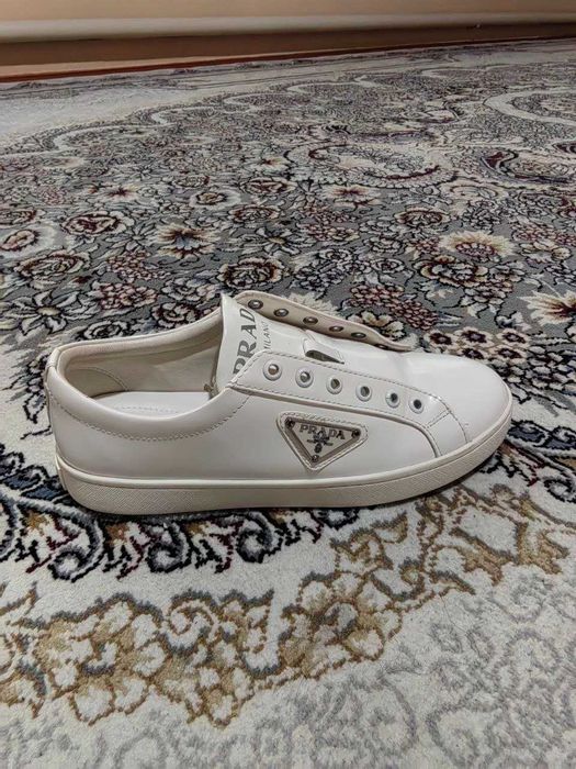 Кеды белые PRADA — кожа