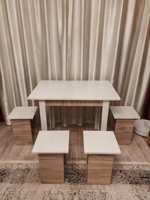 Продам стол и табуретки 4шт.