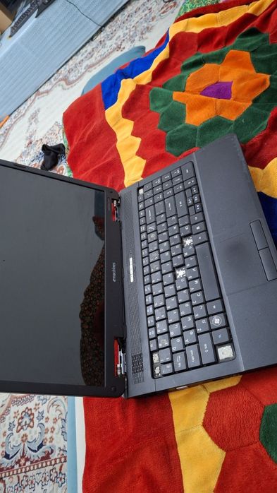 Ноутбук emachines e727