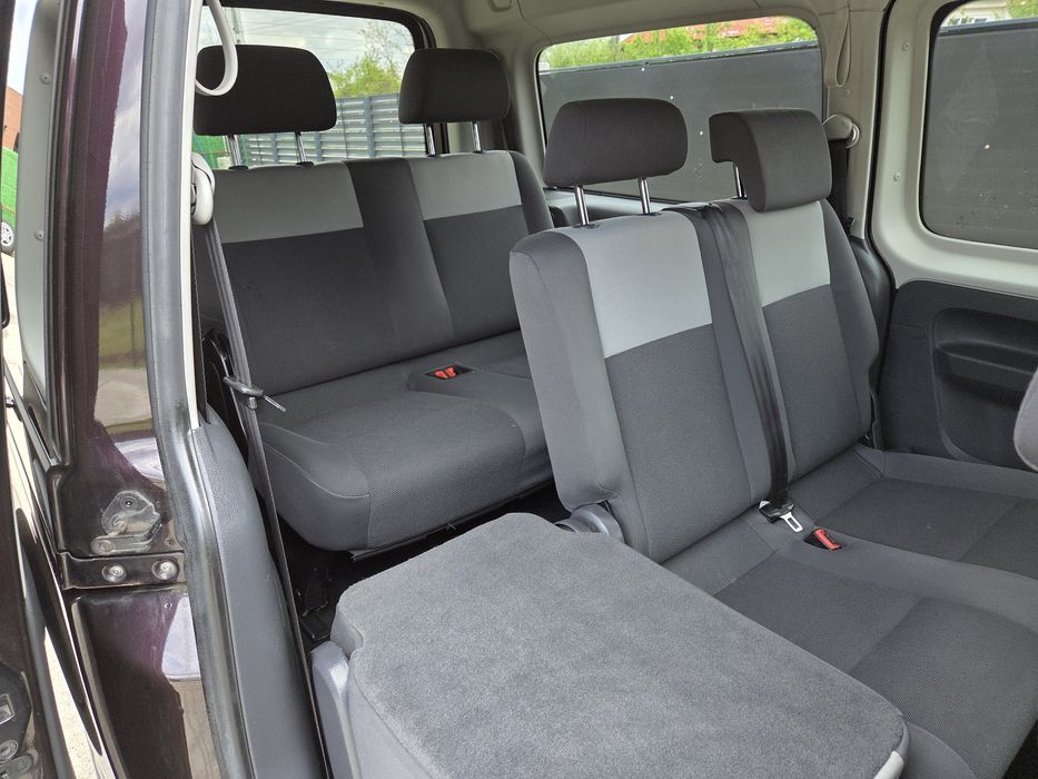 Volkswagen Caddy Maxi / 7 Locuri  / Climatronic  / Navigatie