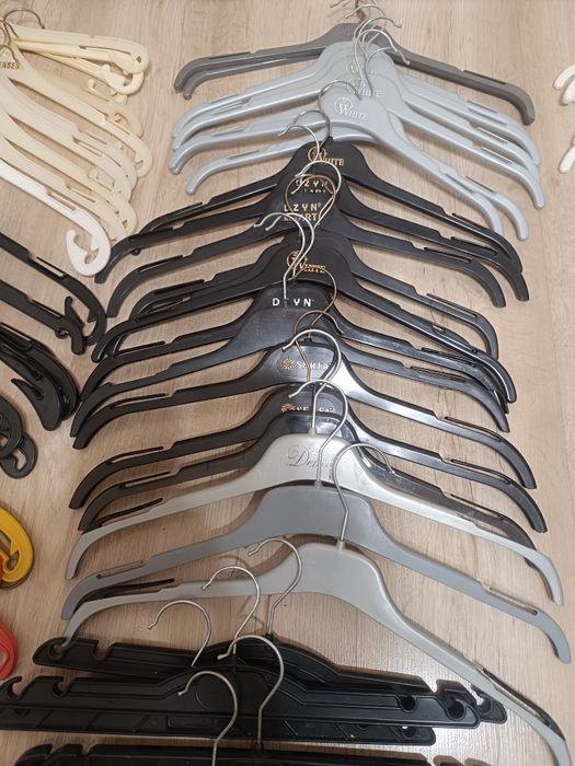 Вешалки ( плечики) для одежды