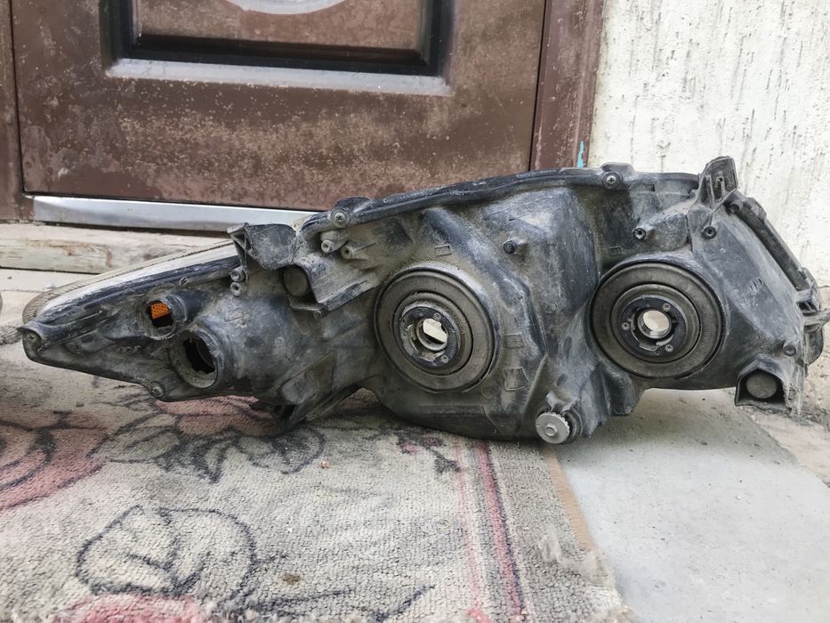 Продам фары Тойота каролла