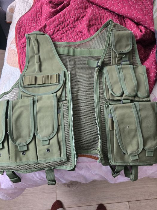 Жилет с карманами, удобен для охоты рыбалки, на замке