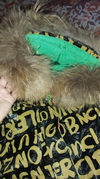 Продам зимнюю куртку на девочку