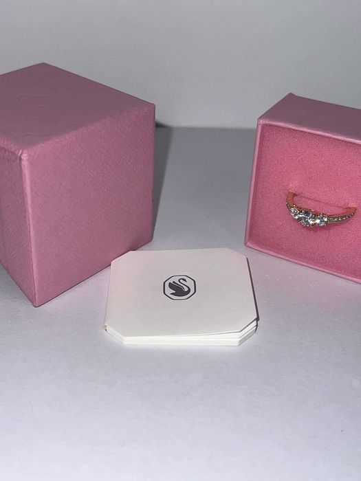 Златен пръстен Swarovski 18к позлатен чисто нов