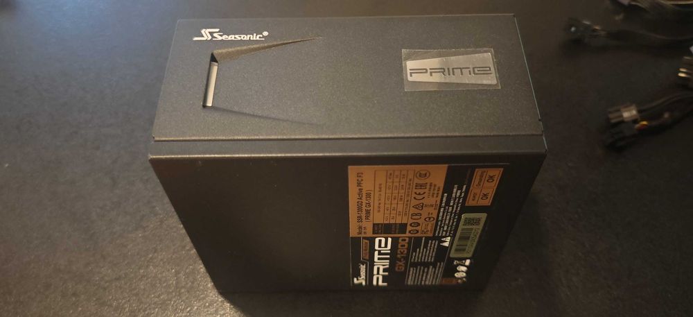 Продавам в перфектно състояние захранване 1300Watt Seasonic Prime GX1300 80+ Gold Full Modular