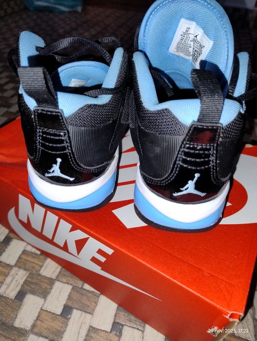 Adidași Jordan Stay loyal 3