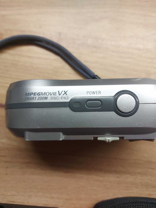 Фотоапарат Sony със зарядно