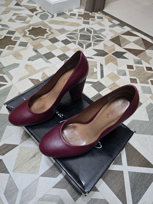 Обувки на ток от естествена кожа