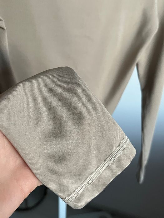 Втален топ с дизайн на шевове