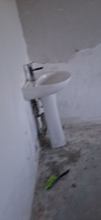 Продам раковину тюльпан б/у