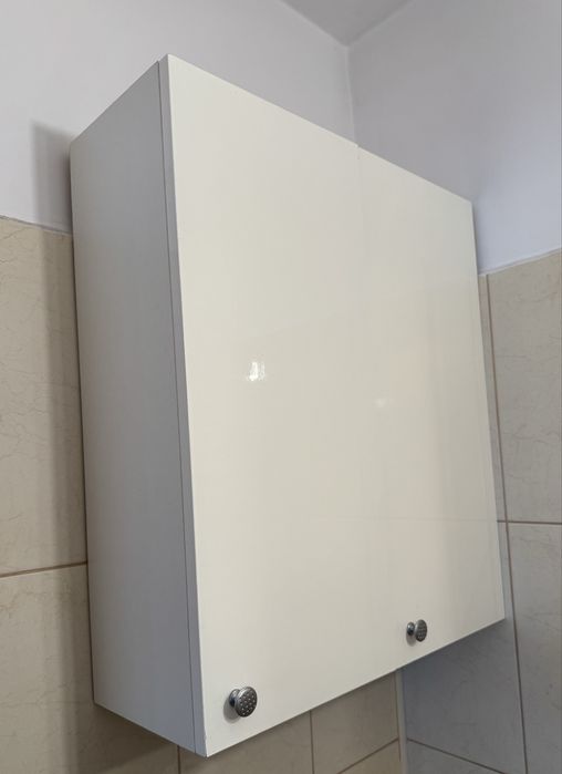 Dulap baie suspendat, alb, cu rafturi