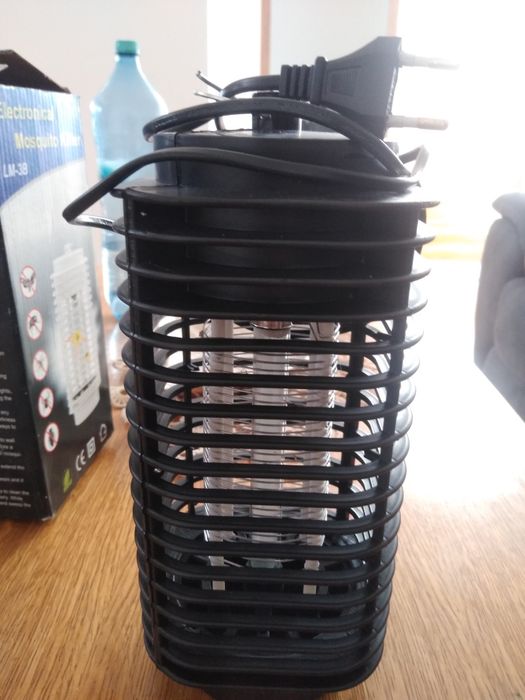 Vând aparat electric antiinsecte