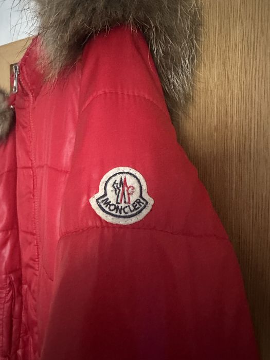 Червено яке Moncler