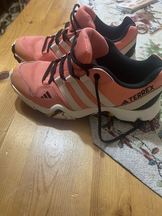 Маратонки Adidas i Nike