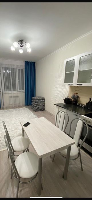 Стол со стульями