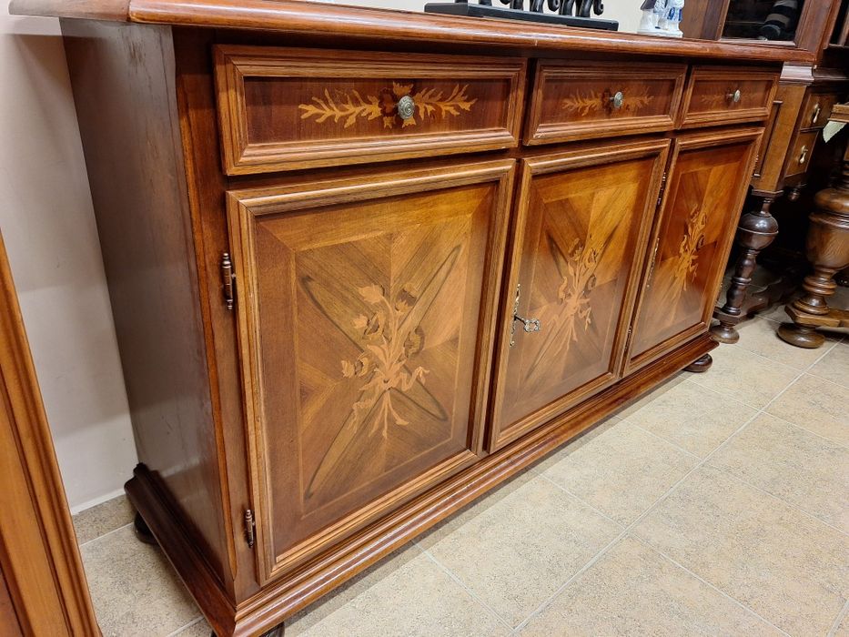 Луксозен комод, скрин, шкаф с богата Интарзия