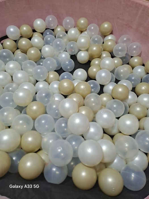 Piscina cu bile pentru copii