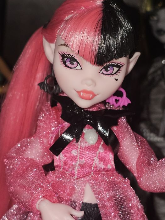 Продам куклу Монстер хай, Monster high Дракулаура г3 базовая