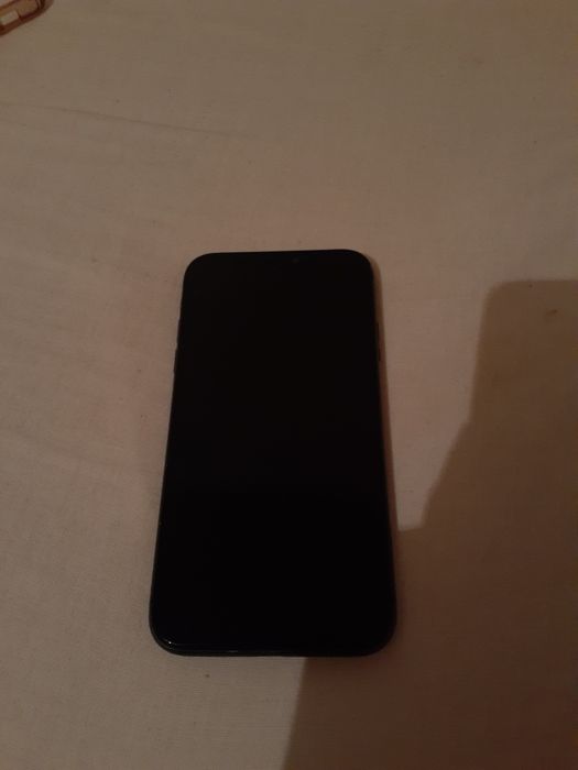 Продам айфон 11 64гб емкость 100% торг есть минус на фото