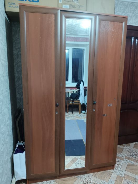 Продаю шкаф для одежды.