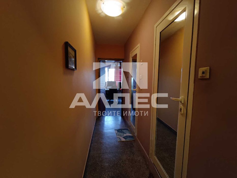 Дава се под наем Четиристаен апартамент в София, Център - 112 кв.м за 920 € - Снимка #13