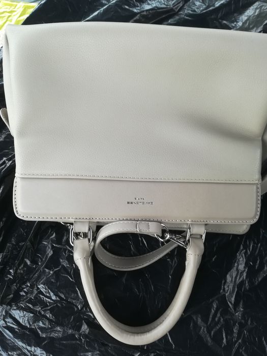 Geanta damă culoare albă,putin purtata