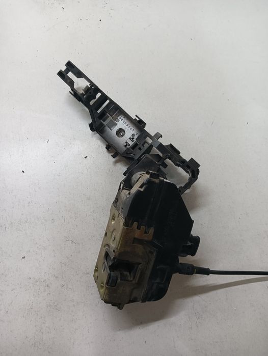 Broasca Usa Stanga Fata Renault Scenic Ii Jm0/1_ 2003 - > 820028463