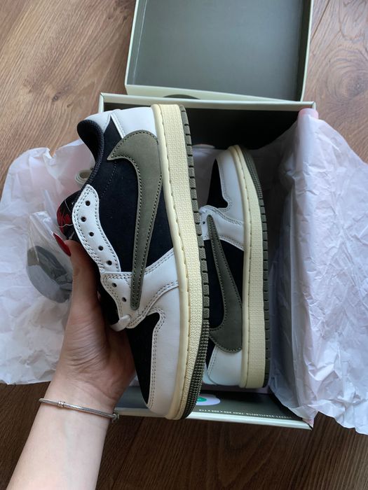 Jordan 1 Low Travis Scott Olive