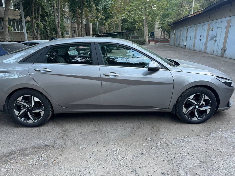 Хундай элантра 21 год почти как новый стоял в гараже в сязи переездом