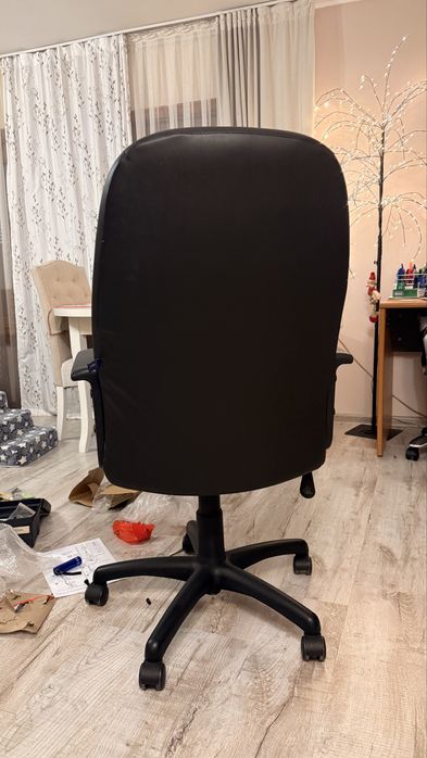 Офис стол  кожен черен