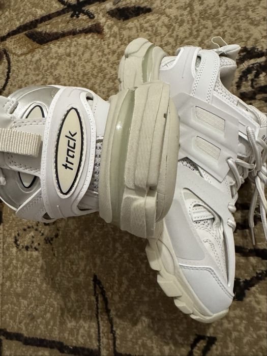 Balenciaga track