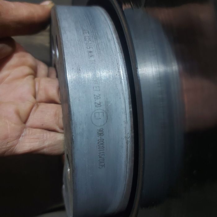 Продам диски тормозные