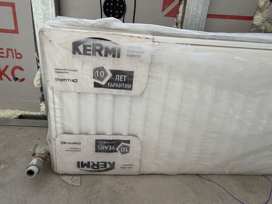 Продам батарею Kermi новая