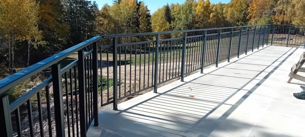 Алуминиеви пейка и парапети