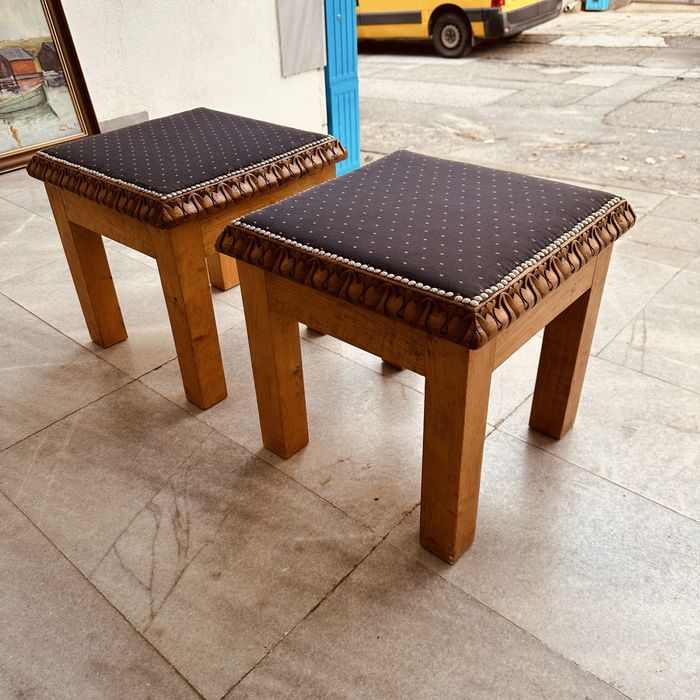 Комплект ръчно резбовани шведски табуретки.Винтидж скандинавски стил